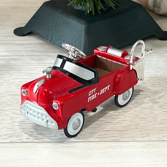 Golden Wheel Die Cast Metal City Fire Dept Truck Pedal Car Kiddie Toy - Picture 2 of 7